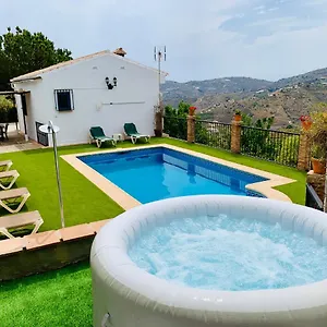 En Con Piscina Y Jacuzzi Сasa de vacaciones